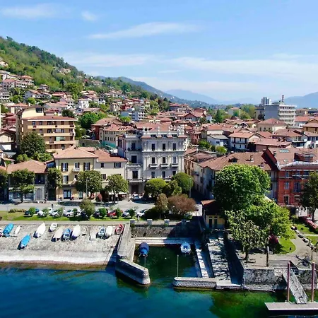 Casa vacanze New View In Historic Palace Verbania