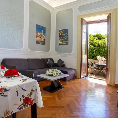 Casa vacanze New View In Historic Palace Verbania