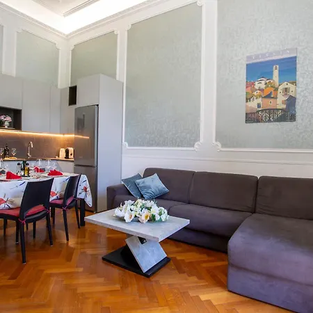 Casa vacanze New View In Historic Palace Verbania