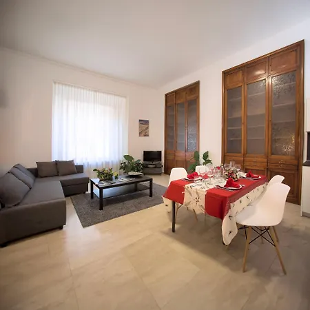 New View In Historic Palace Casa vacanze *